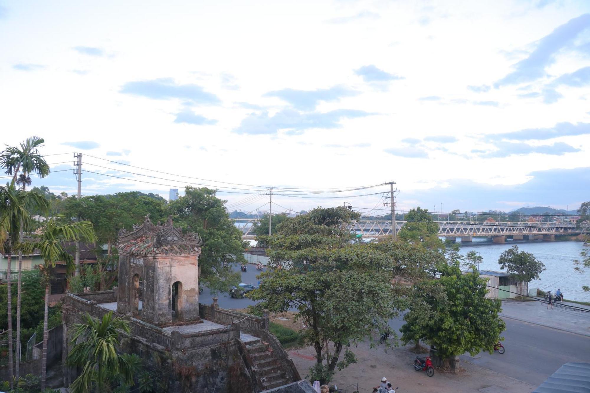 La Nha Homestay Hue Exteriör bild